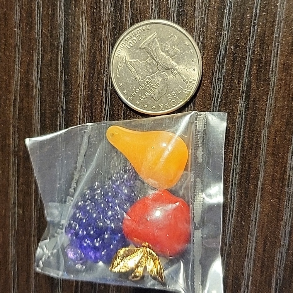 Vintage 1981 Avon Convertible Fruits Pin - Picture 4 of 7